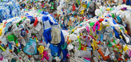 Como transformar resíduos em novos produtos reciclados de forma eficaz
