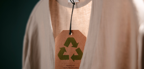 Como reciclar roupas velhas para doar ou vender de forma sustentável